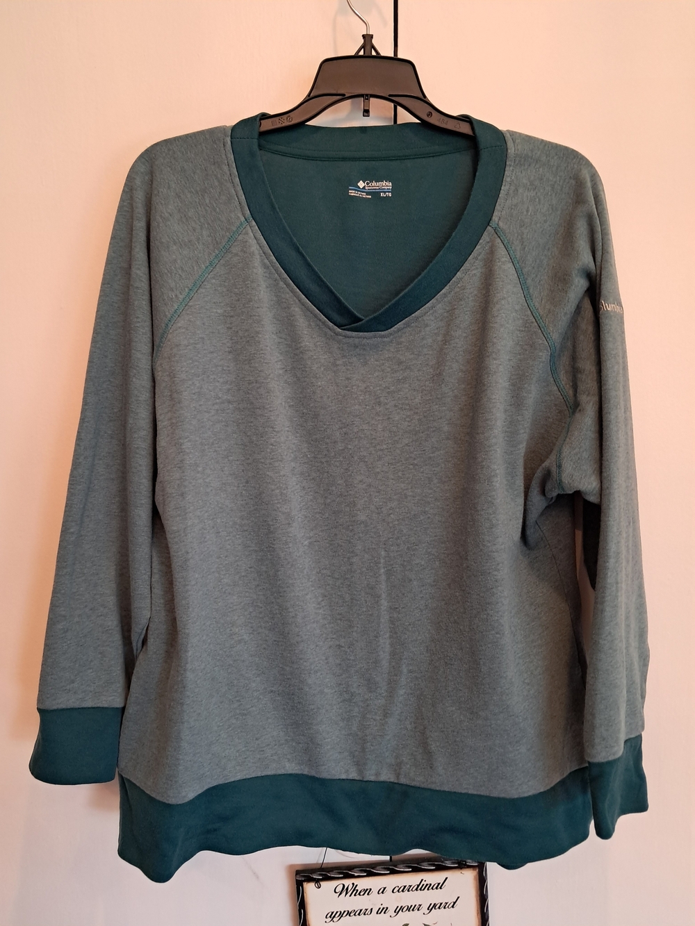 Columbia Women’s Teal V-Neck Long Sleeve Pullover